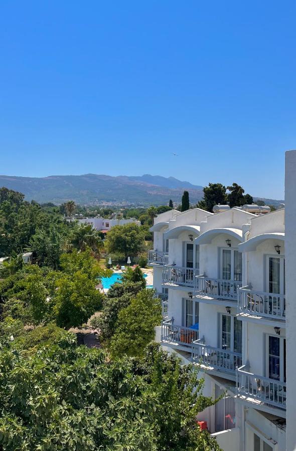 Theodorou Beach Hotel Apartments ซาลิดี ภายนอก รูปภาพ