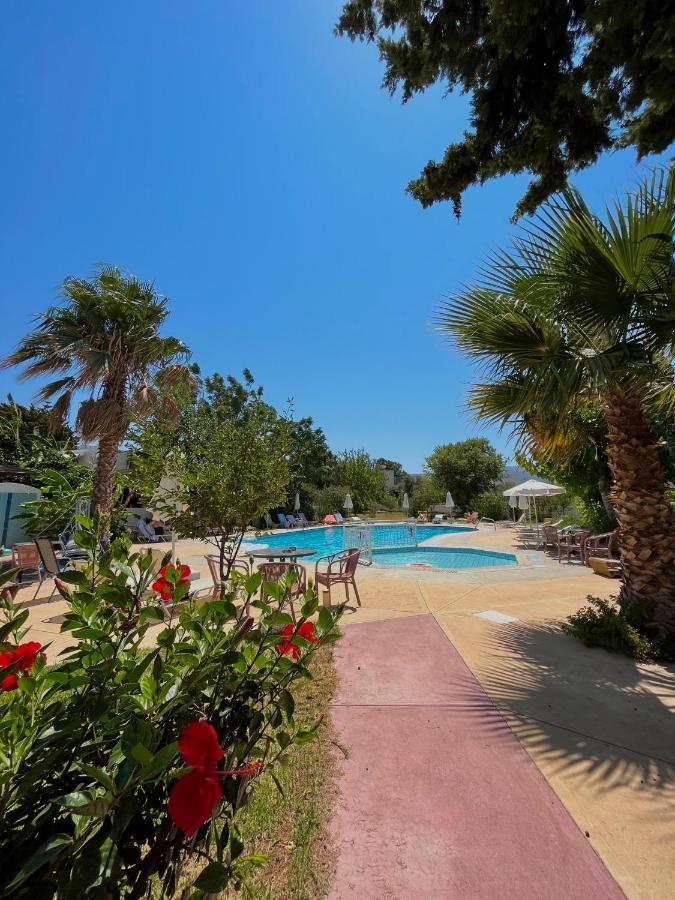 Theodorou Beach Hotel Apartments ซาลิดี ภายนอก รูปภาพ