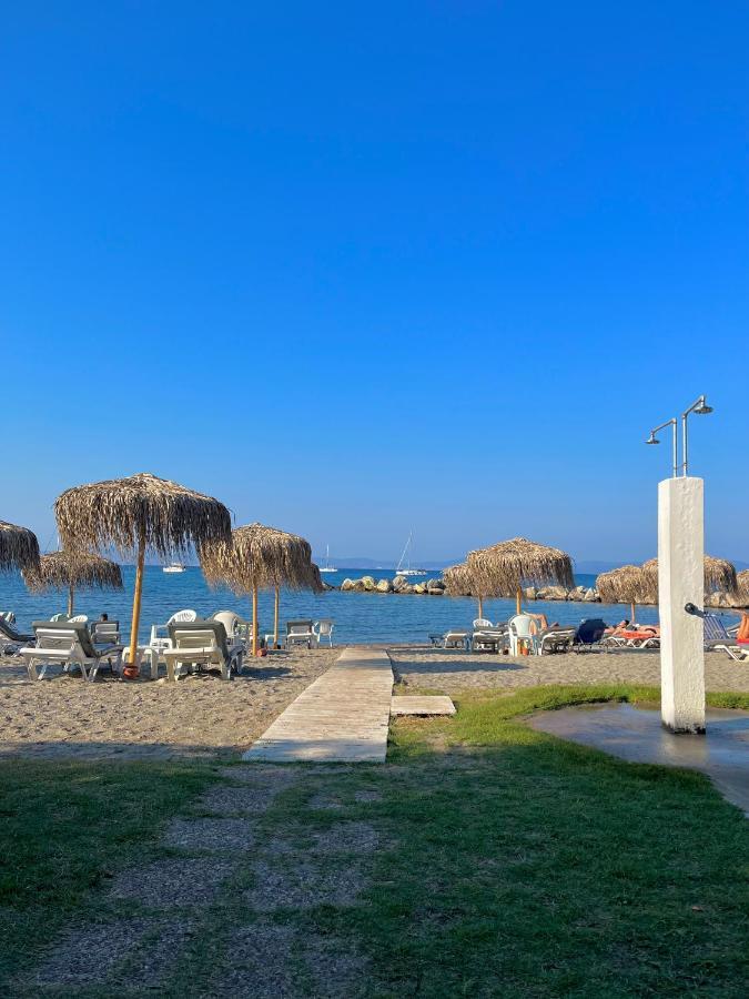 Theodorou Beach Hotel Apartments ซาลิดี ภายนอก รูปภาพ
