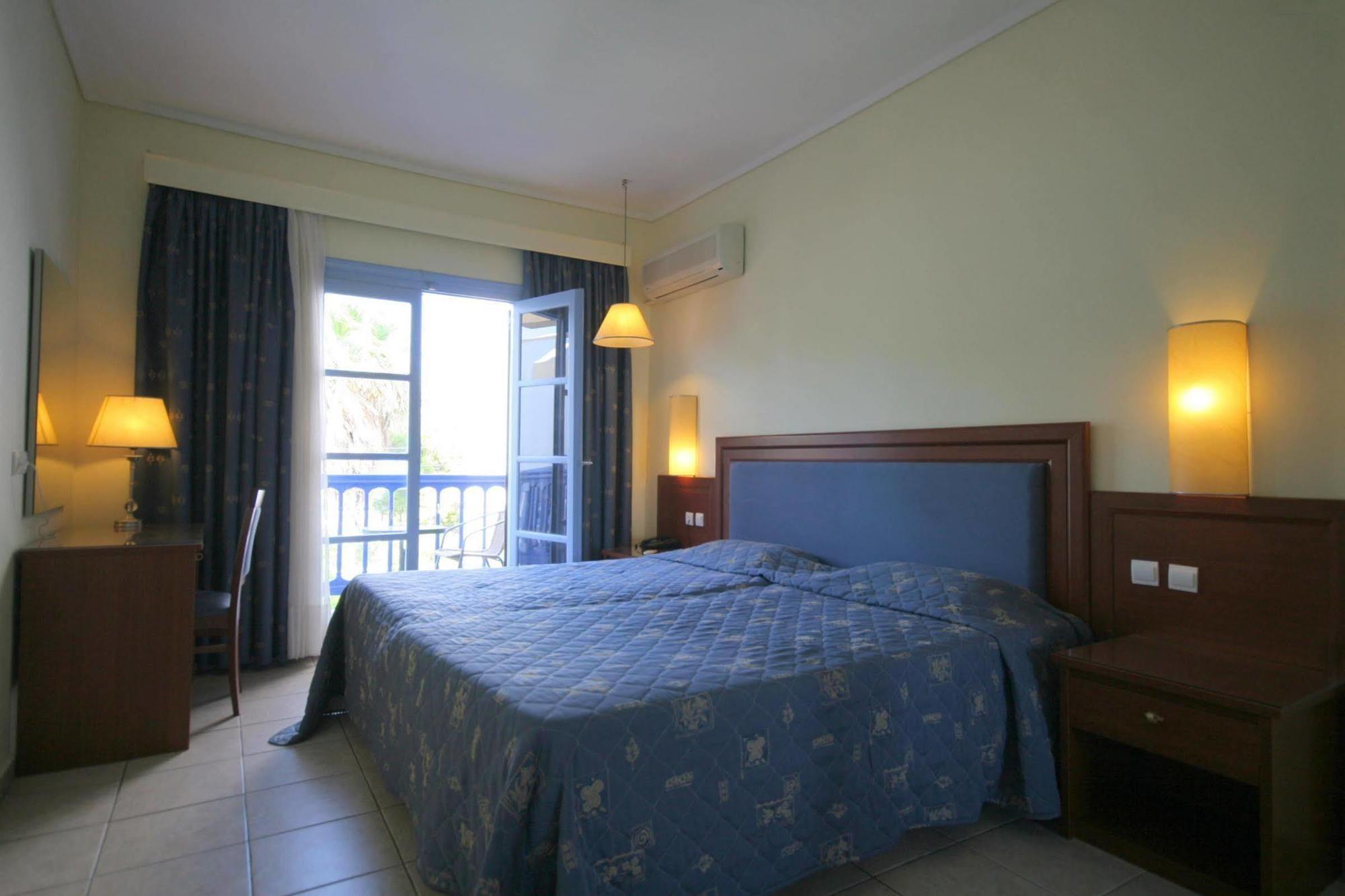 Theodorou Beach Hotel Apartments ซาลิดี ภายนอก รูปภาพ