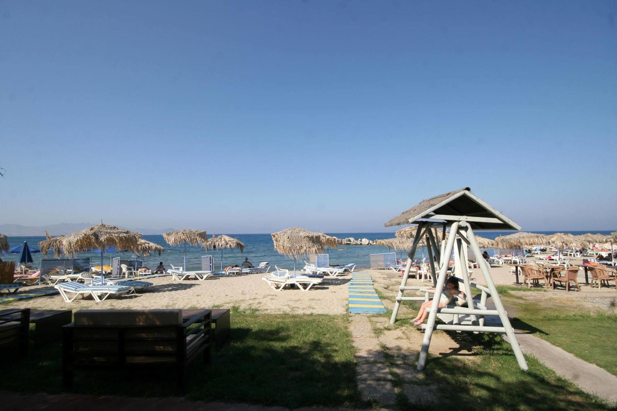 Theodorou Beach Hotel Apartments ซาลิดี ภายนอก รูปภาพ